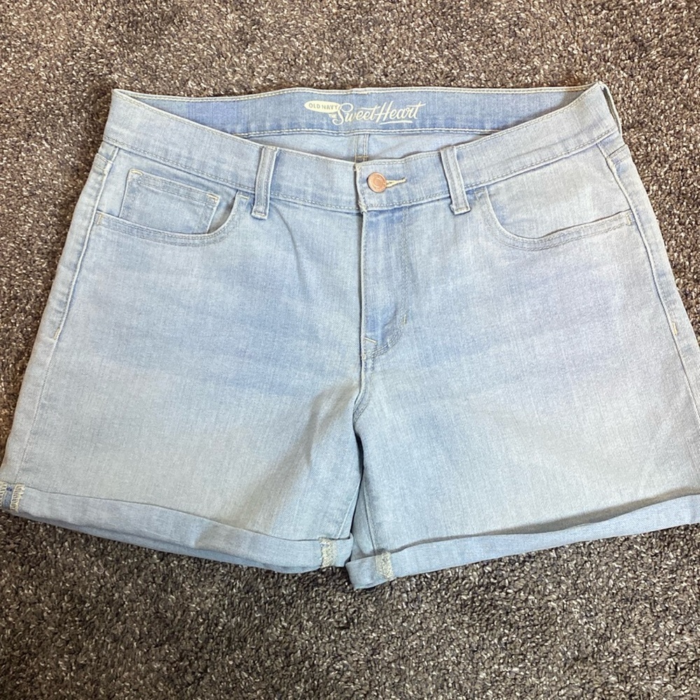 Old Navy Women’s Sweetheart Jean Shorts Light Blue Denim sz 8 Mid Rise 5” Inseam